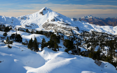 Les Pyrénées en hiver : des expériences mémorables au cœur des sommets